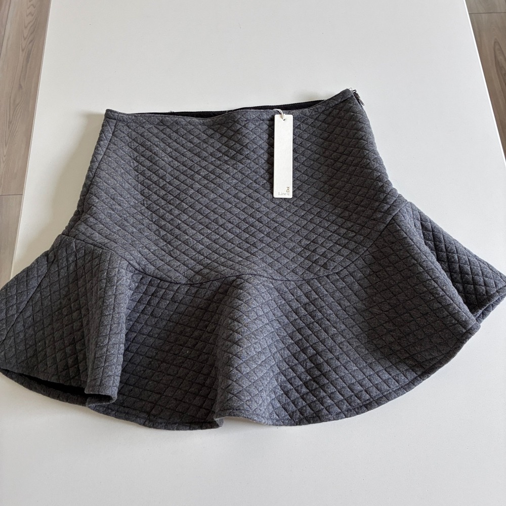 Line & Dot Womens Gray Quilted Flounce Hem Mini Skirt LS5131A-PL Size Medium NWT